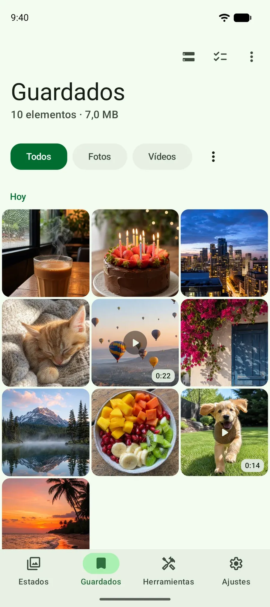 La pestaña Guardados: estados guardados hoy en una cuadrícula, con filtros de fotos y videos.